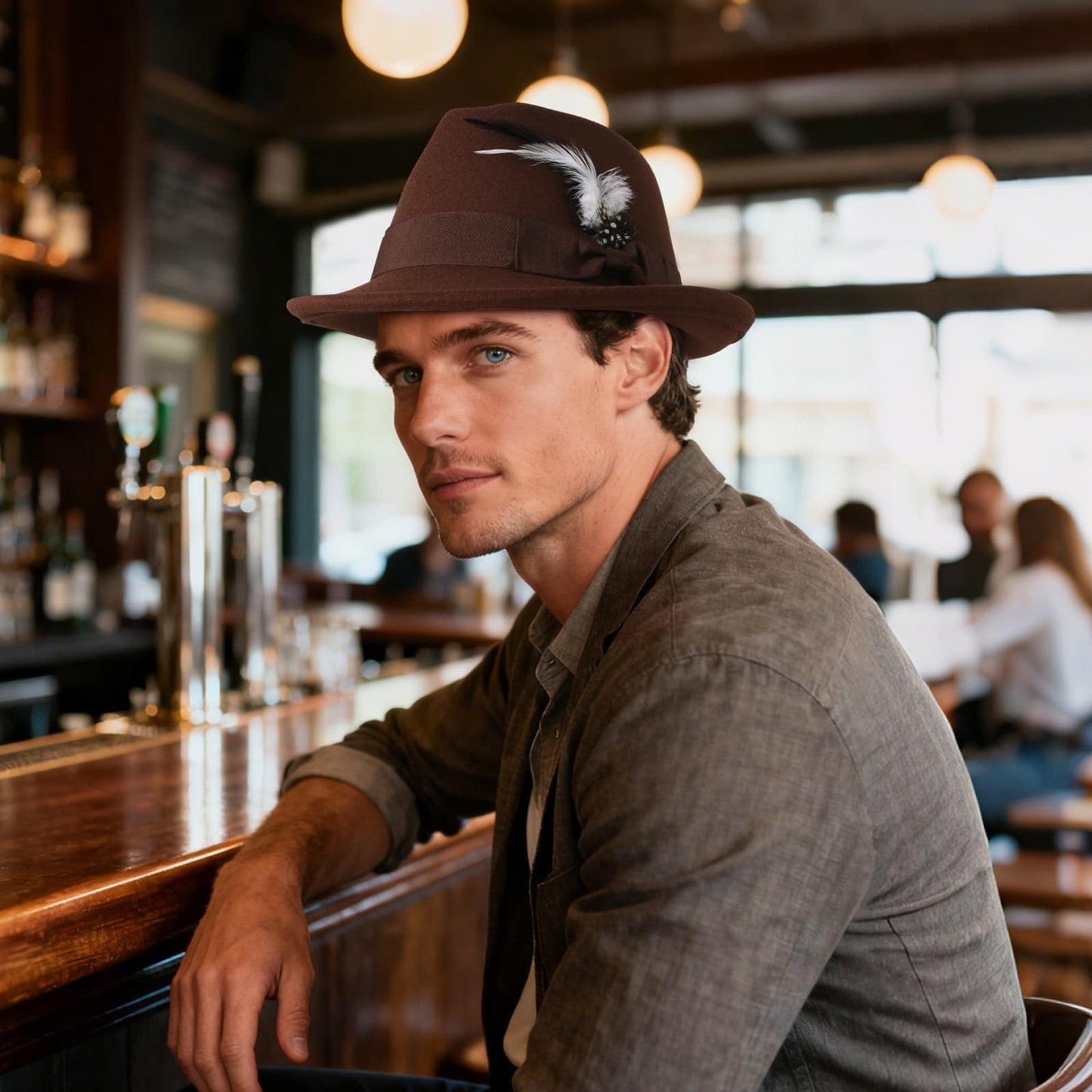 Chapeau Fedora Panama classique à bords courts avec plume - Boniskiss