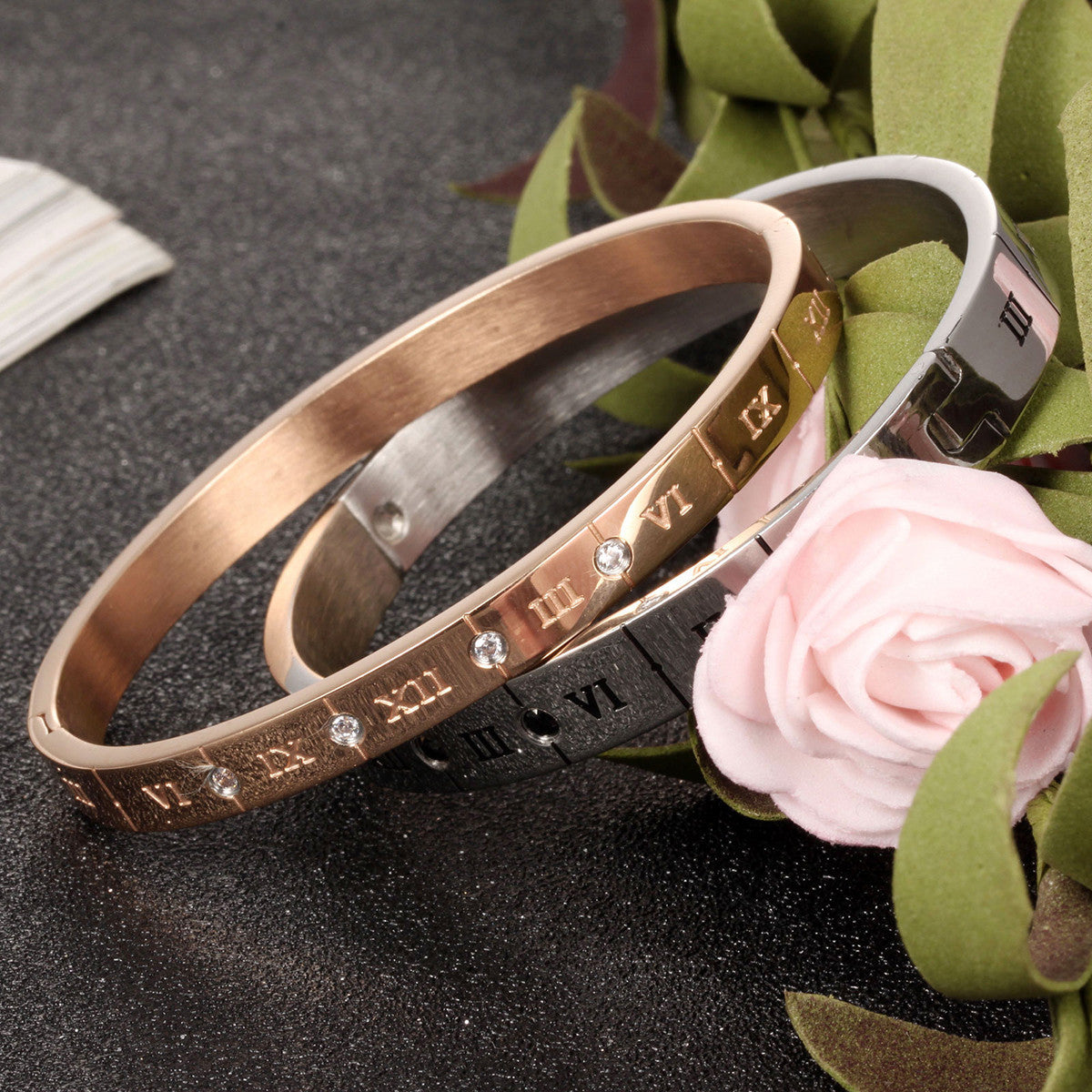 Pulseras Boniskiss de acero inoxidable para hombre y mujer, con números romanos clásicos.